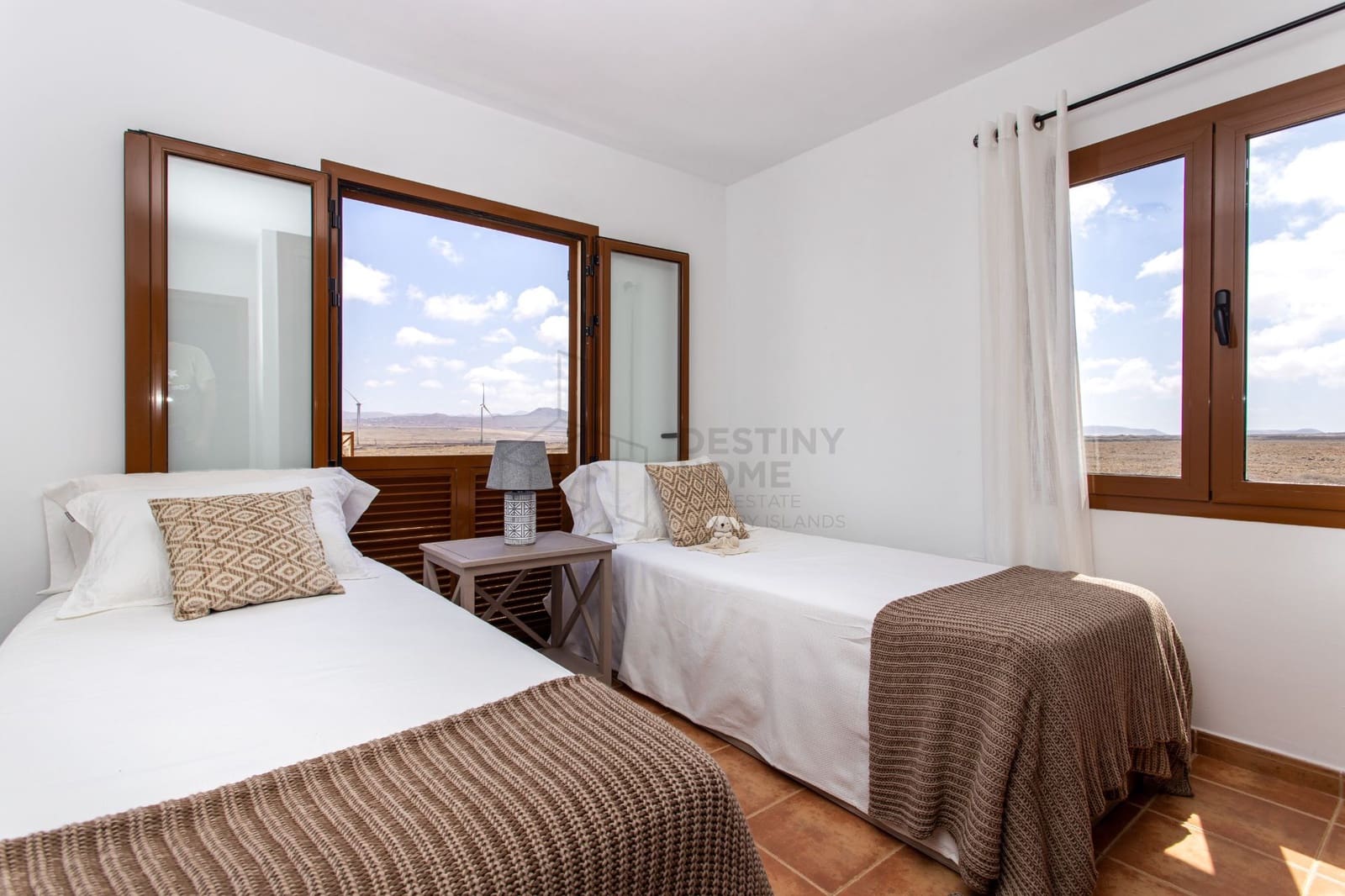 3 sypialnia Willa na sprzedaż w Corralejo z basenem garażem - 415 000 € (Ref: 9000965)