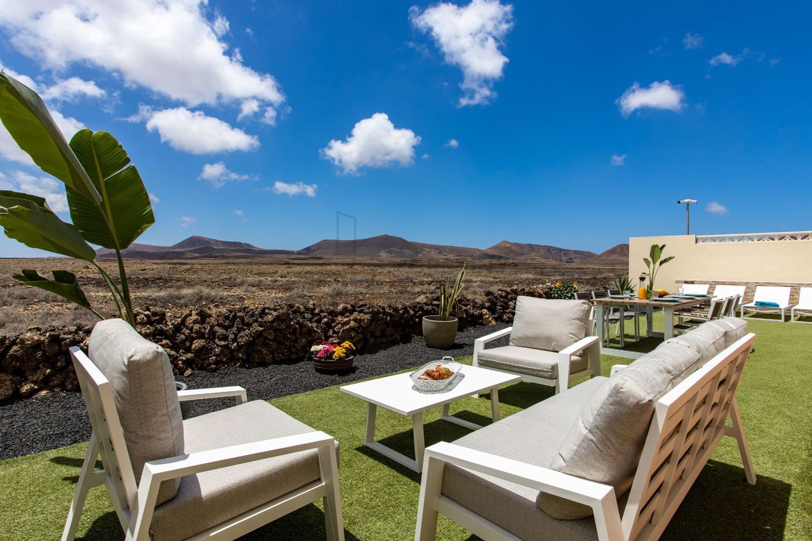 3 sypialnia Willa na sprzedaż w Corralejo z basenem garażem - 415 000 € (Ref: 9000965)