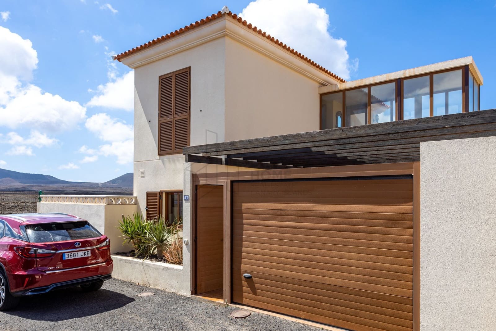 3 sypialnia Willa na sprzedaż w Corralejo z basenem garażem - 415 000 € (Ref: 9000965)