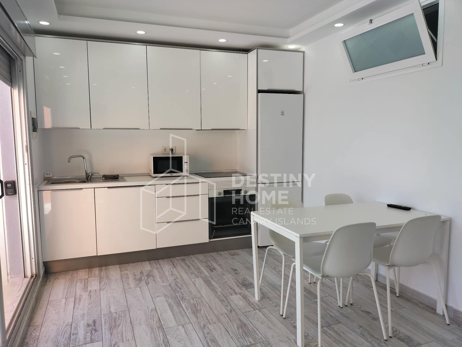 5 soveværelse Villa til salg i Caleta de Fuste med swimmingpool garage - € 655.000 (Ref: 9007369)