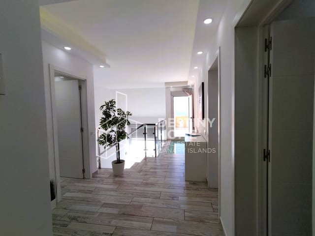 5 quarto Moradia para venda em Caleta de Fuste, Antigua com piscina garagem - 655 000 € (Ref: 9007369)