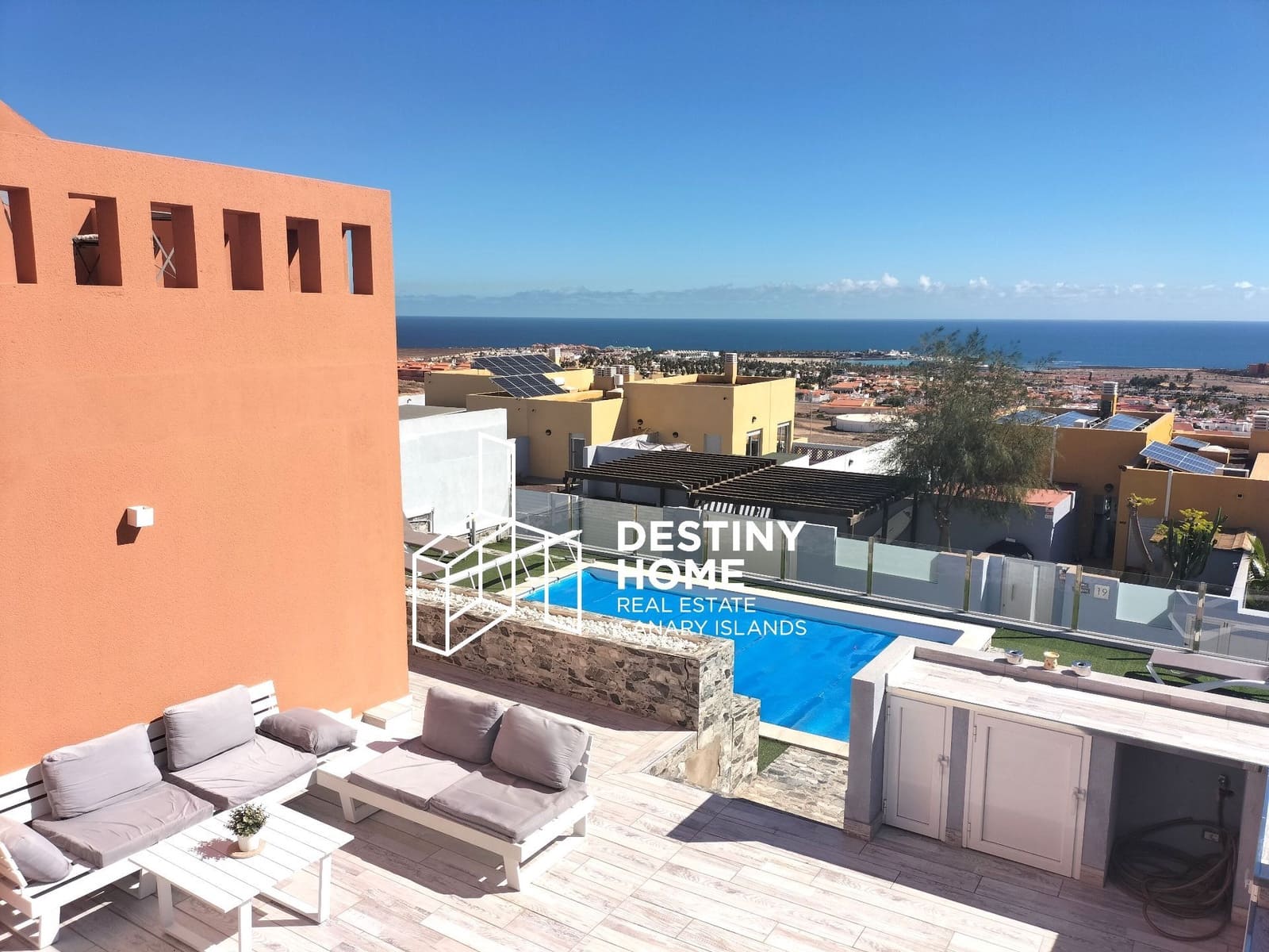 5 soveværelse Villa til salg i Caleta de Fuste med swimmingpool garage - € 655.000 (Ref: 9007369)