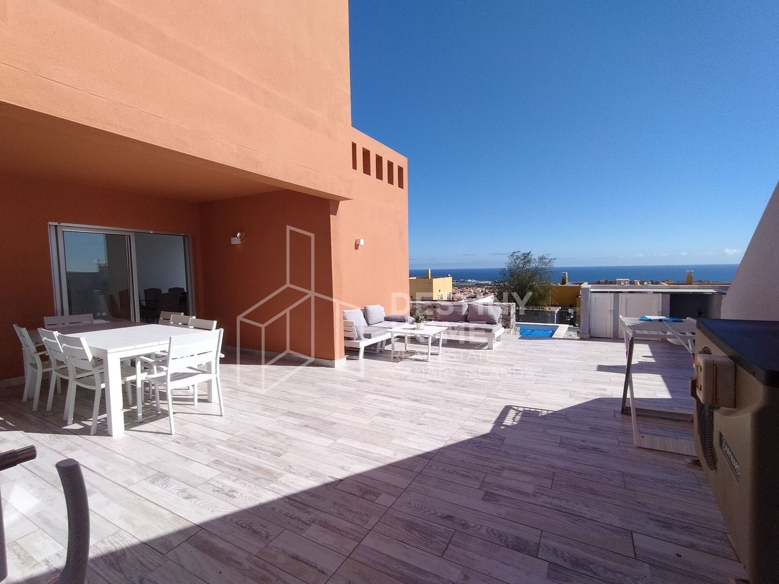 5 soveværelse Villa til salg i Caleta de Fuste med swimmingpool garage - € 655.000 (Ref: 9007369)