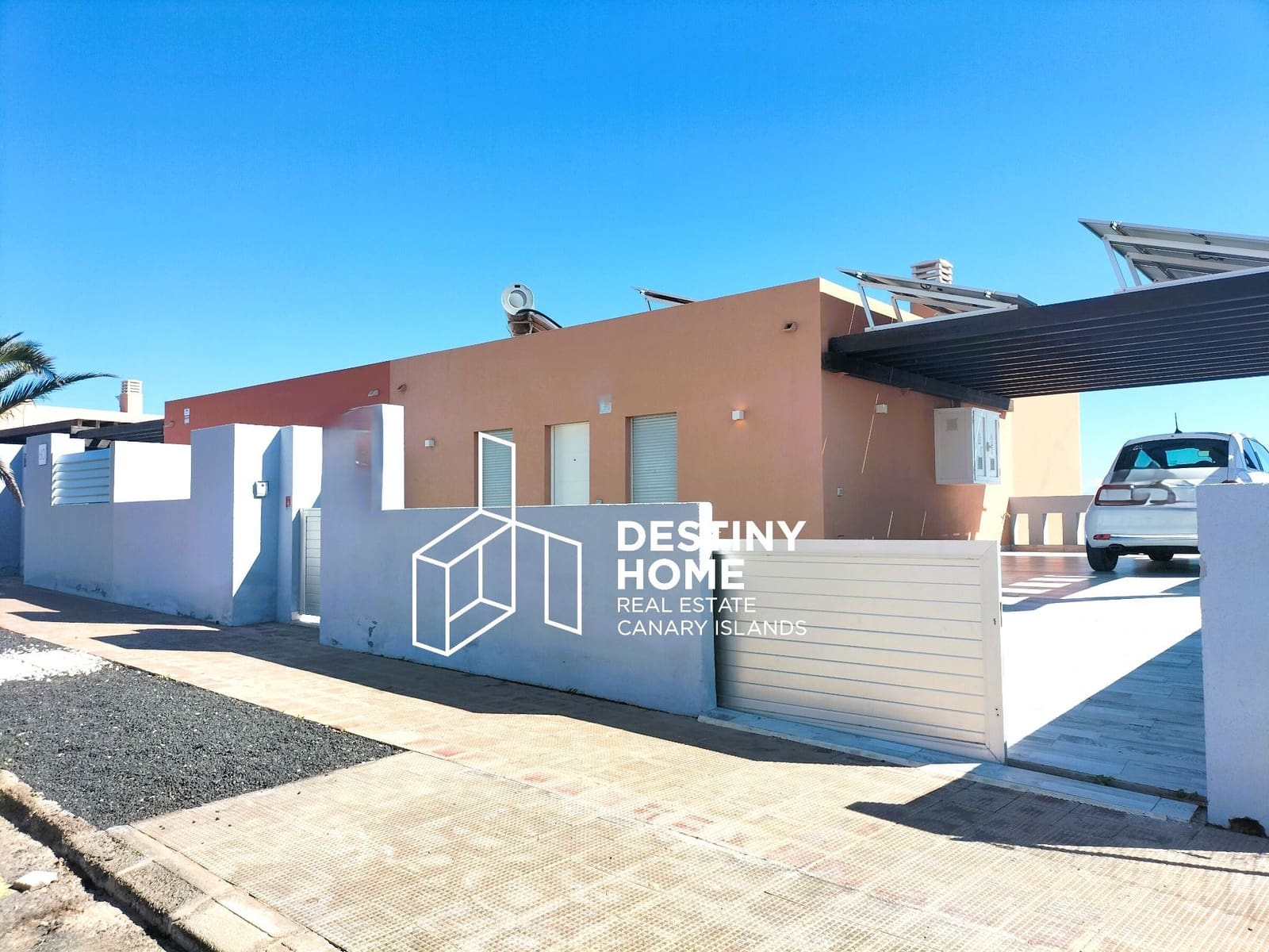 5 soveværelse Villa til salg i Caleta de Fuste med swimmingpool garage - € 655.000 (Ref: 9007369)