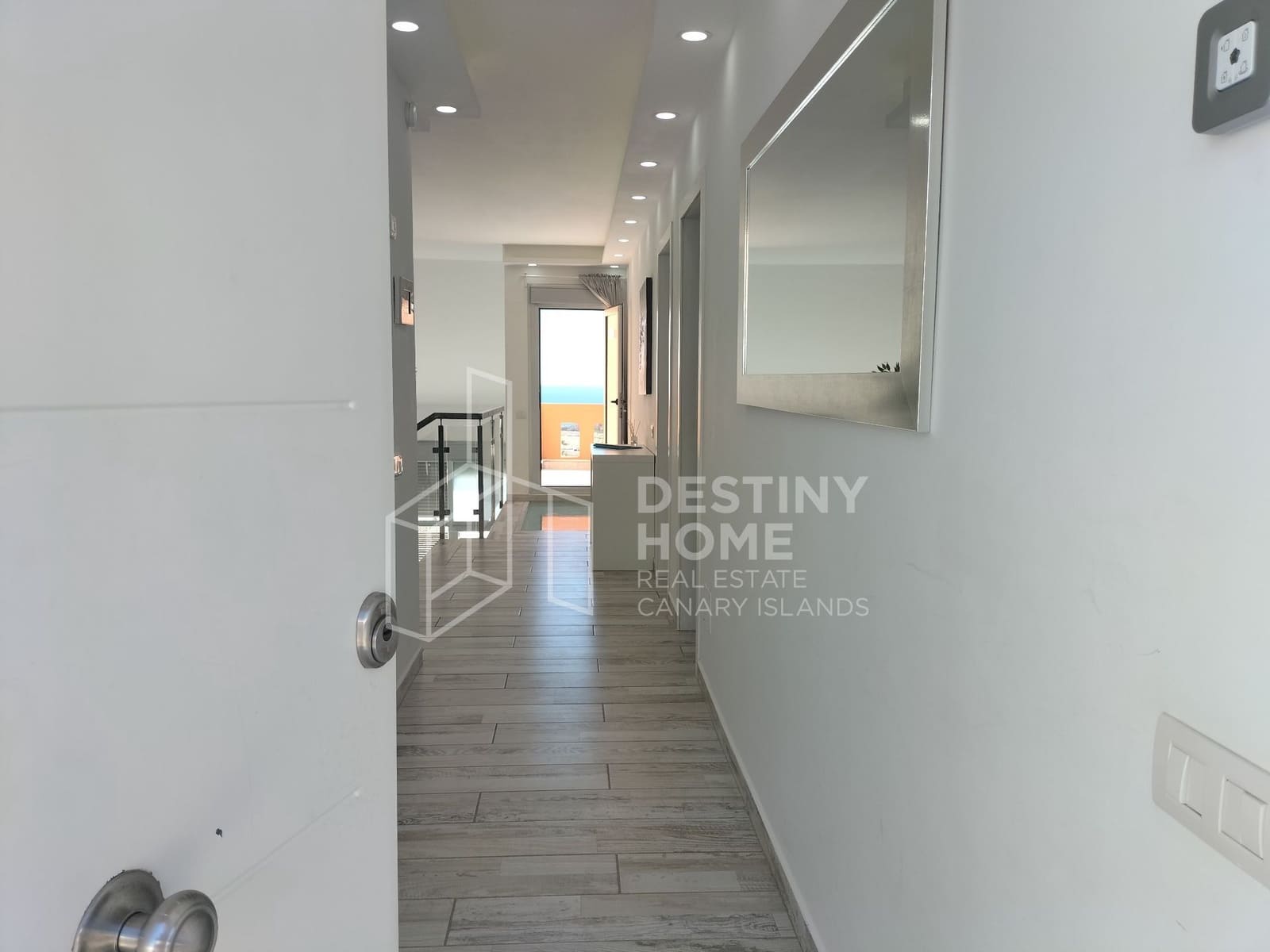 5 soveværelse Villa til salg i Caleta de Fuste med swimmingpool garage - € 655.000 (Ref: 9007369)