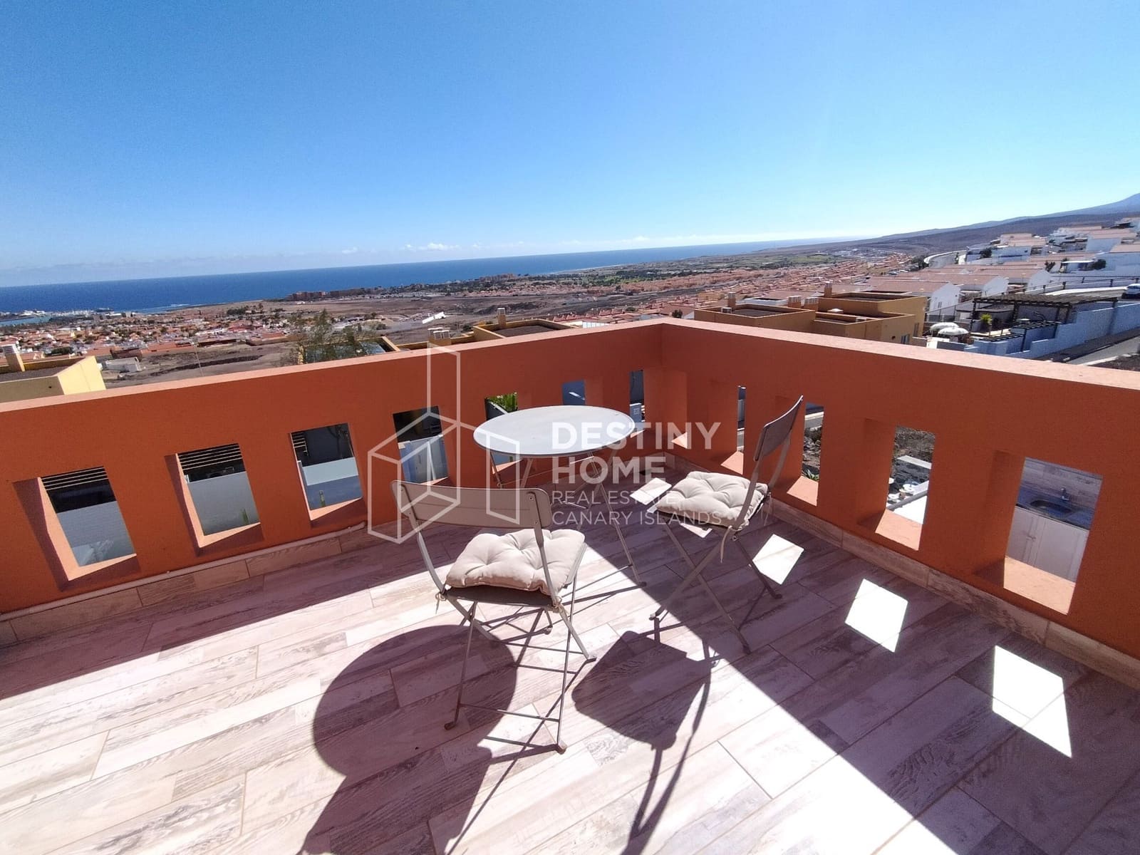 5 soveværelse Villa til salg i Caleta de Fuste med swimmingpool garage - € 655.000 (Ref: 9007369)