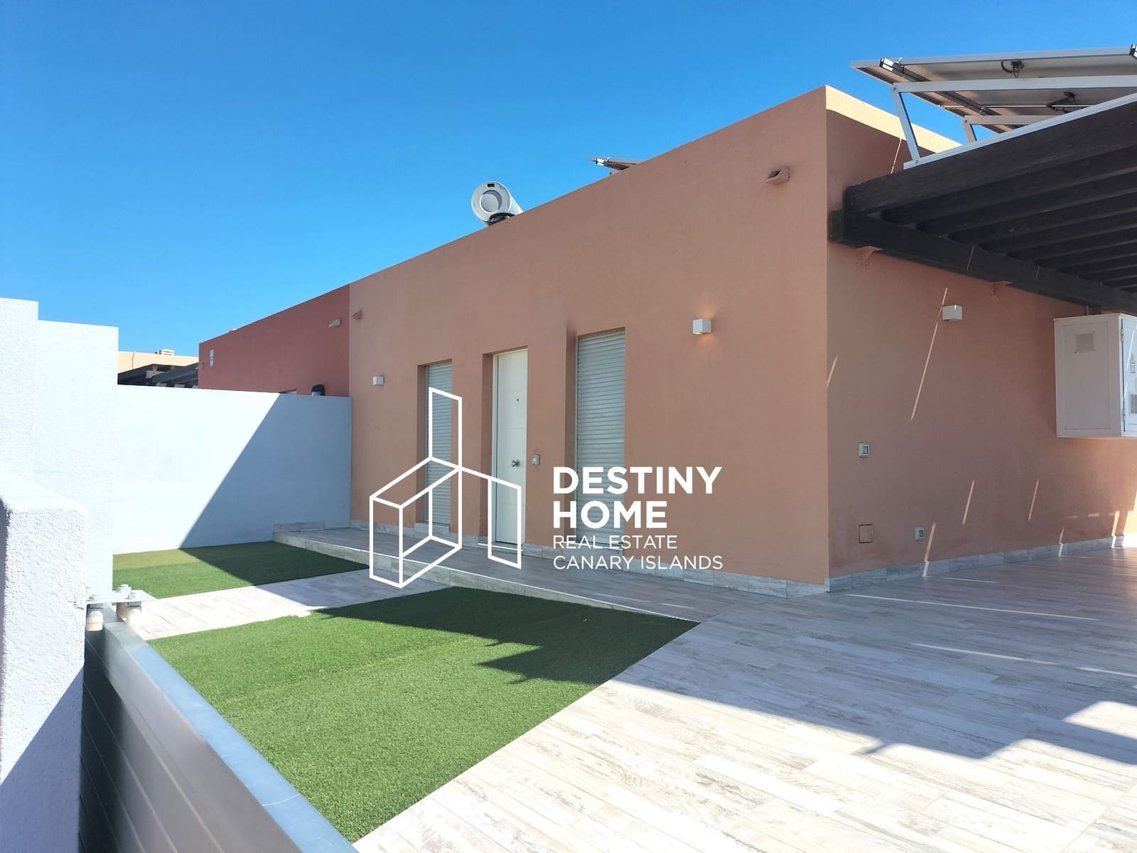 5 soveværelse Villa til salg i Caleta de Fuste med swimmingpool garage - € 655.000 (Ref: 9007369)