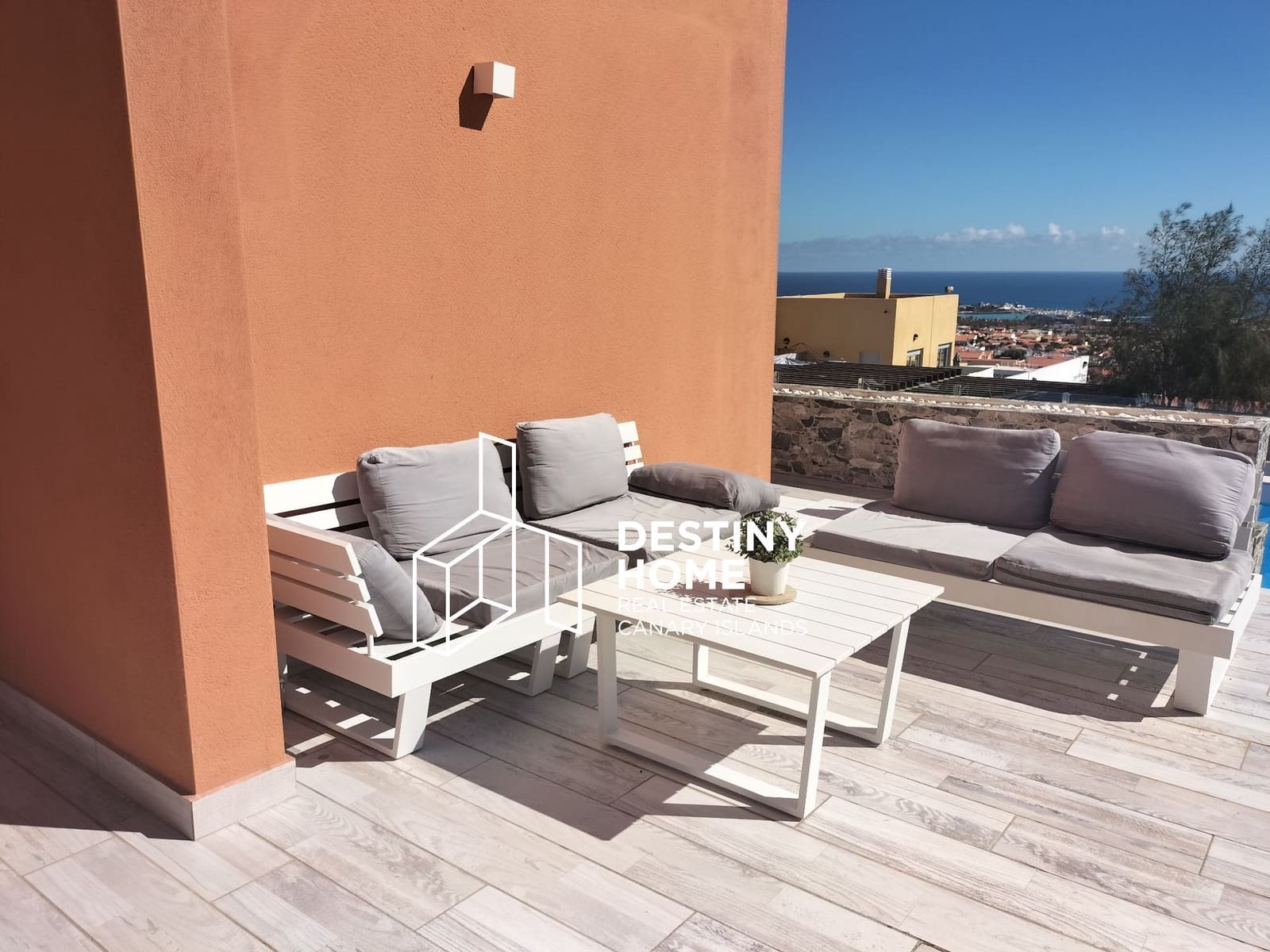 5 soveværelse Villa til salg i Caleta de Fuste med swimmingpool garage - € 655.000 (Ref: 9007369)