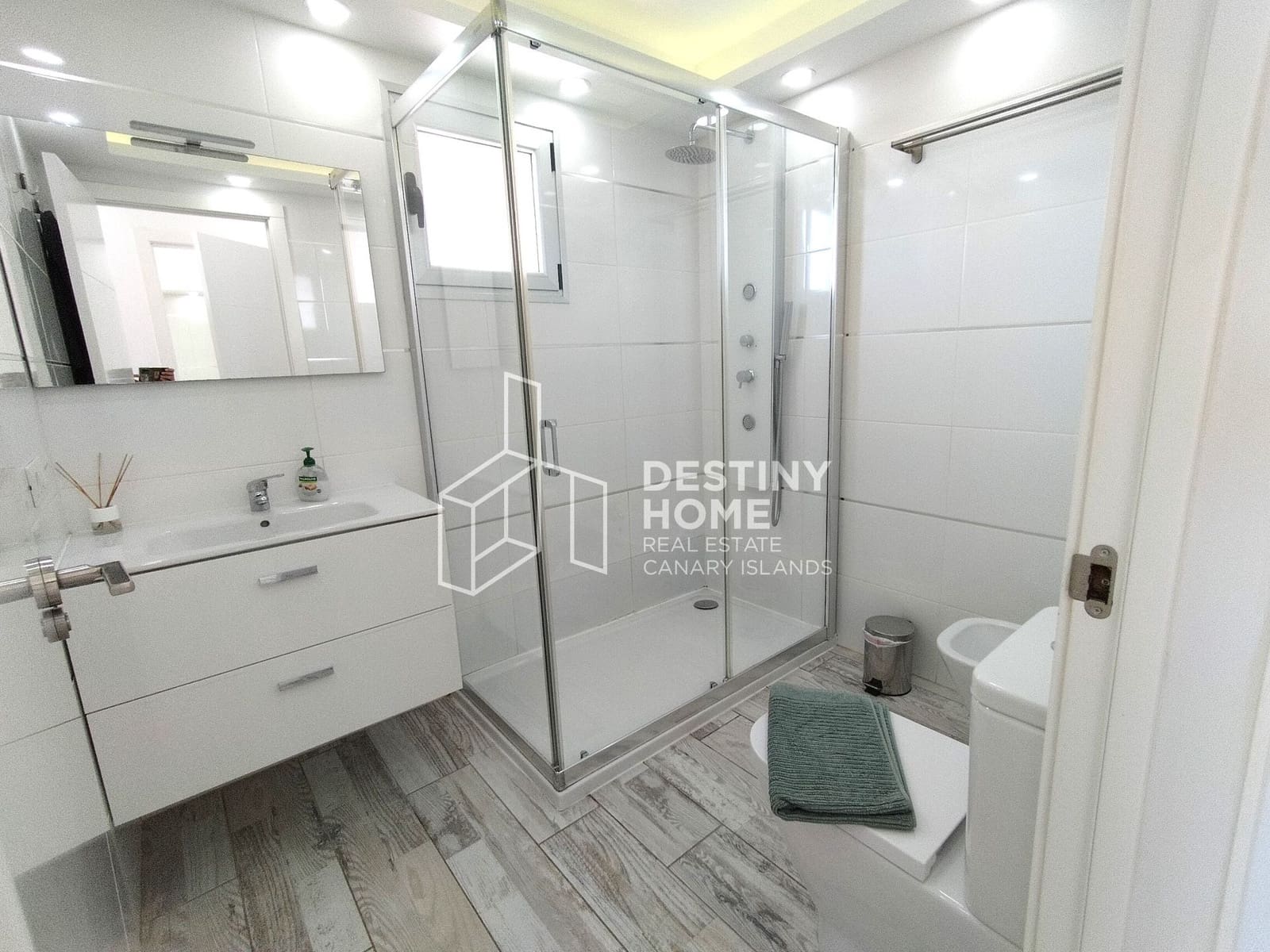 5 soveværelse Villa til salg i Caleta de Fuste med swimmingpool garage - € 655.000 (Ref: 9007369)