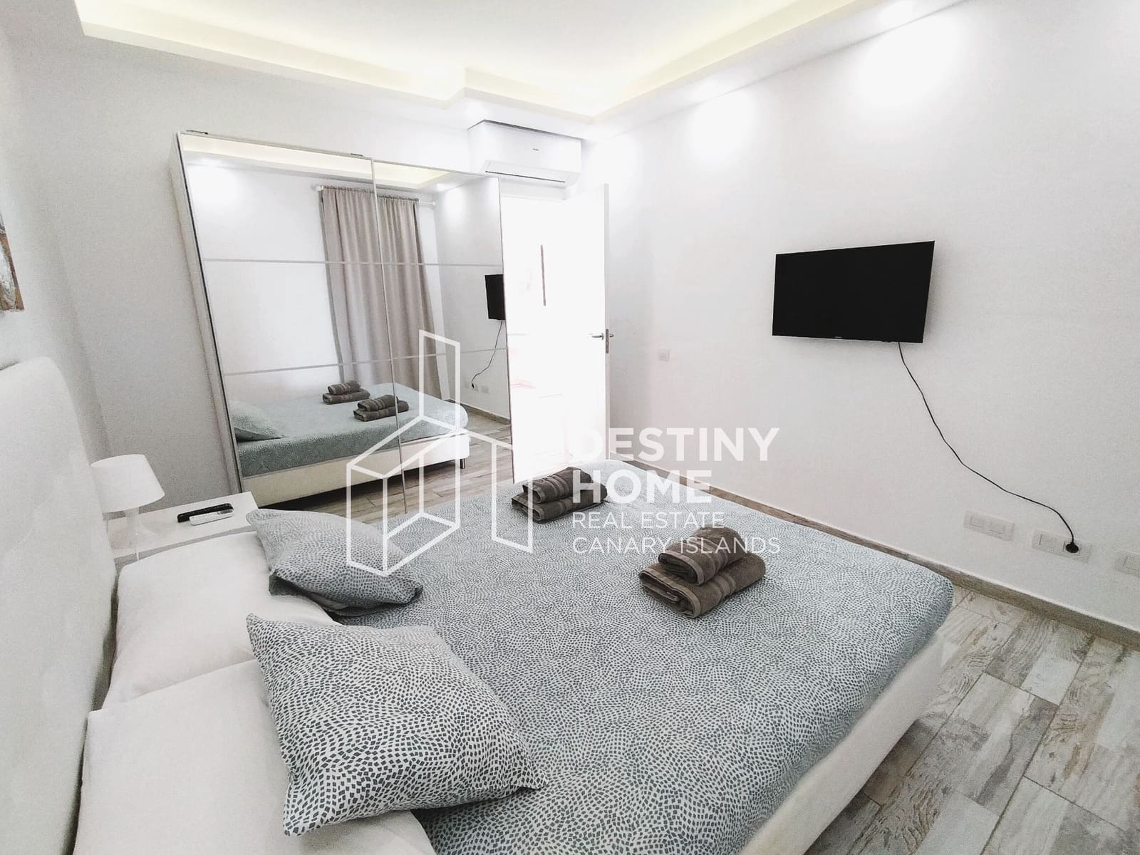 5 soveværelse Villa til salg i Caleta de Fuste med swimmingpool garage - € 655.000 (Ref: 9007369)