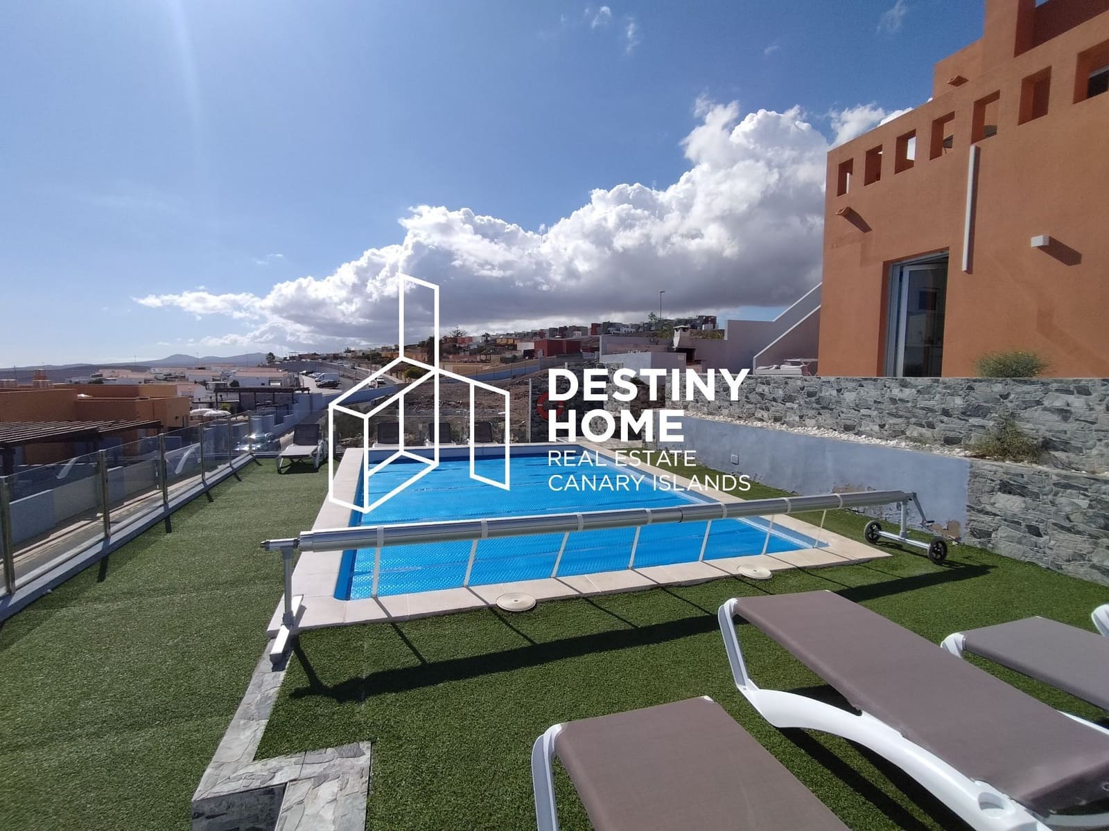 5 soveværelse Villa til salg i Caleta de Fuste med swimmingpool garage - € 655.000 (Ref: 9007369)