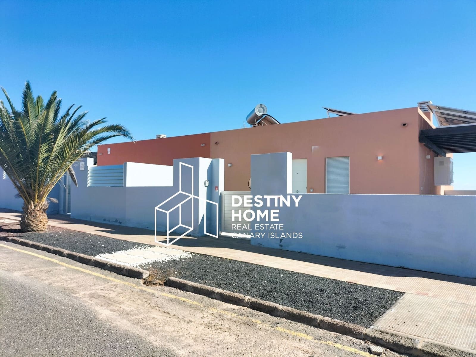 5 soveværelse Villa til salg i Caleta de Fuste med swimmingpool garage - € 655.000 (Ref: 9007369)