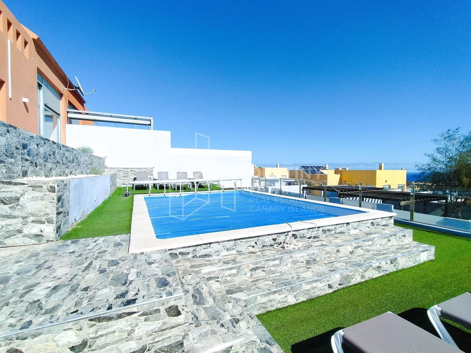 5 soverom Villa til salgs i Caleta de Fuste med svømmebasseng garasje - € 655 000 (Ref: 9007369)
