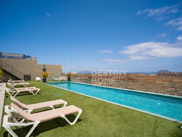 Chalet de 9 habitaciones en Corralejo, La Oliva en venta con piscina garaje - 1.800.000 € (Ref: 9029442)