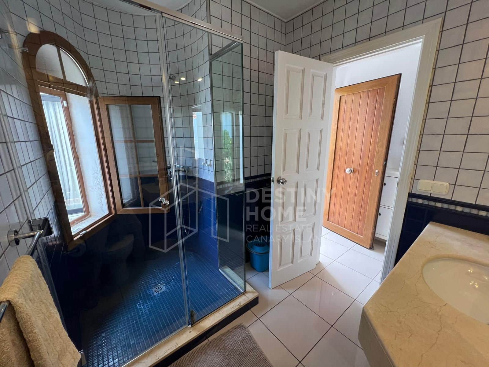 3 soveværelse Villa til salg i Corralejo med swimmingpool - € 790.000 (Ref: 9068653)