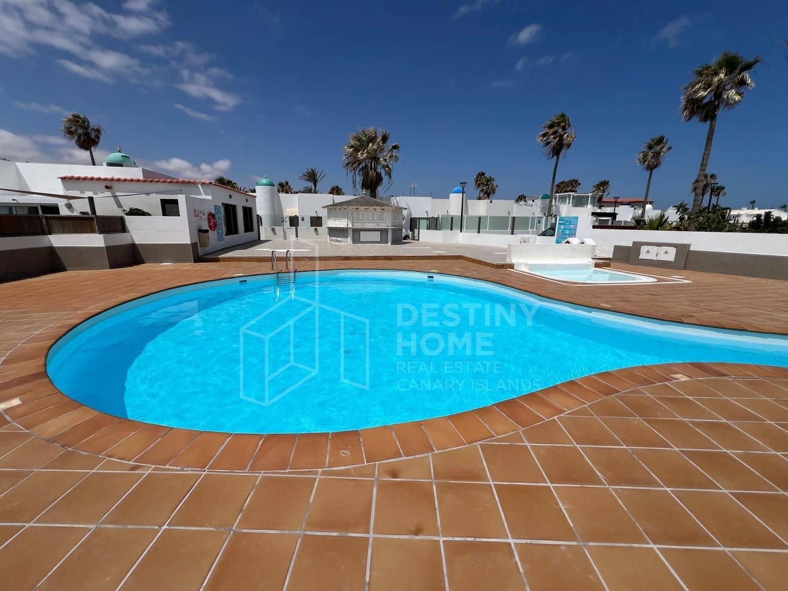 3 soveværelse Villa til salg i Corralejo med swimmingpool - € 790.000 (Ref: 9068653)