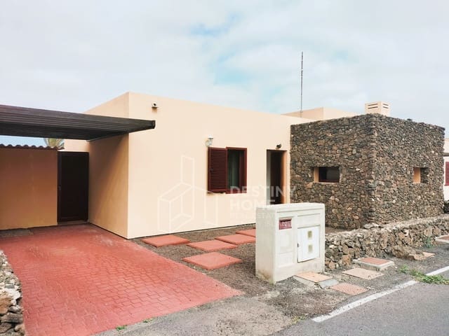 3 bedroom Villa for sale in Corralejo, La Oliva - € 252,000 (Ref: 9106333)