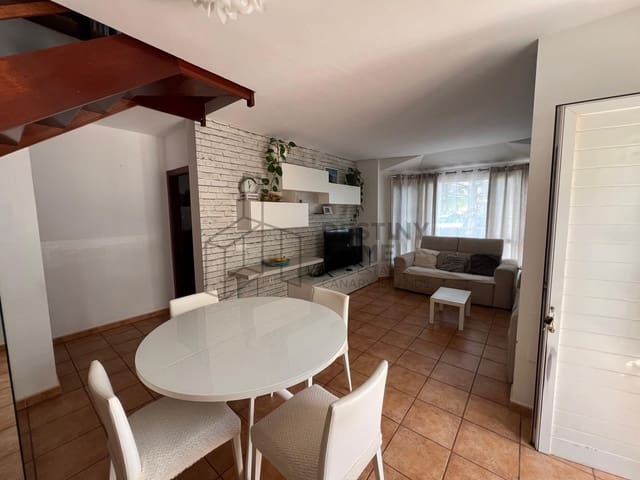 3 quarto Moradia Geminada para venda em Corralejo, La Oliva - 315 000 € (Ref: 9124668)