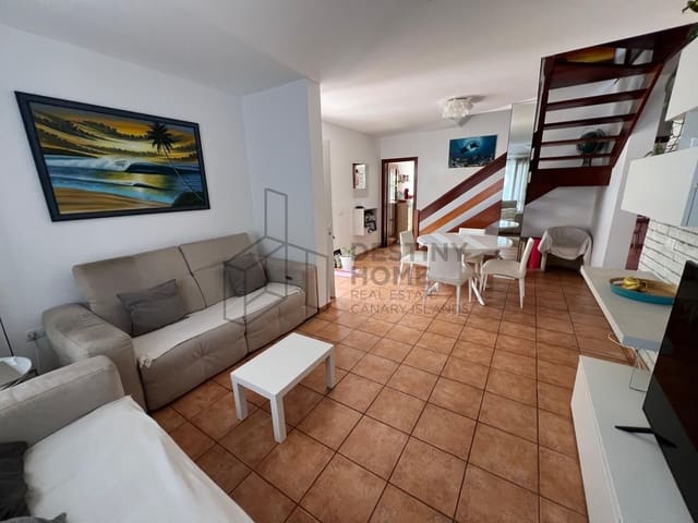 3 quarto Moradia Geminada para venda em Corralejo, La Oliva - 315 000 € (Ref: 9124668)