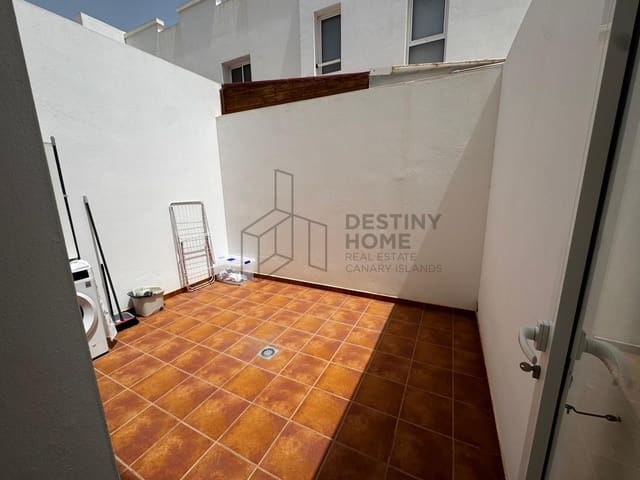 2 bedroom Townhouse for sale in Gran Tarajal, Tuineje - € 215,000 (Ref: 9136927)