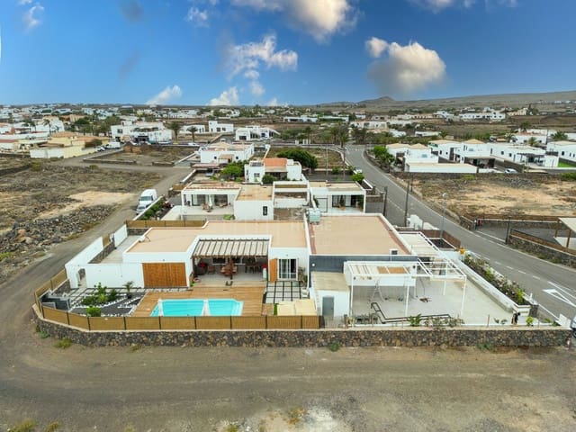 3 camera da letto Villa in vendita in Lajares, La Oliva con piscina garage - 1.350.000 € (Rif: 9148963)