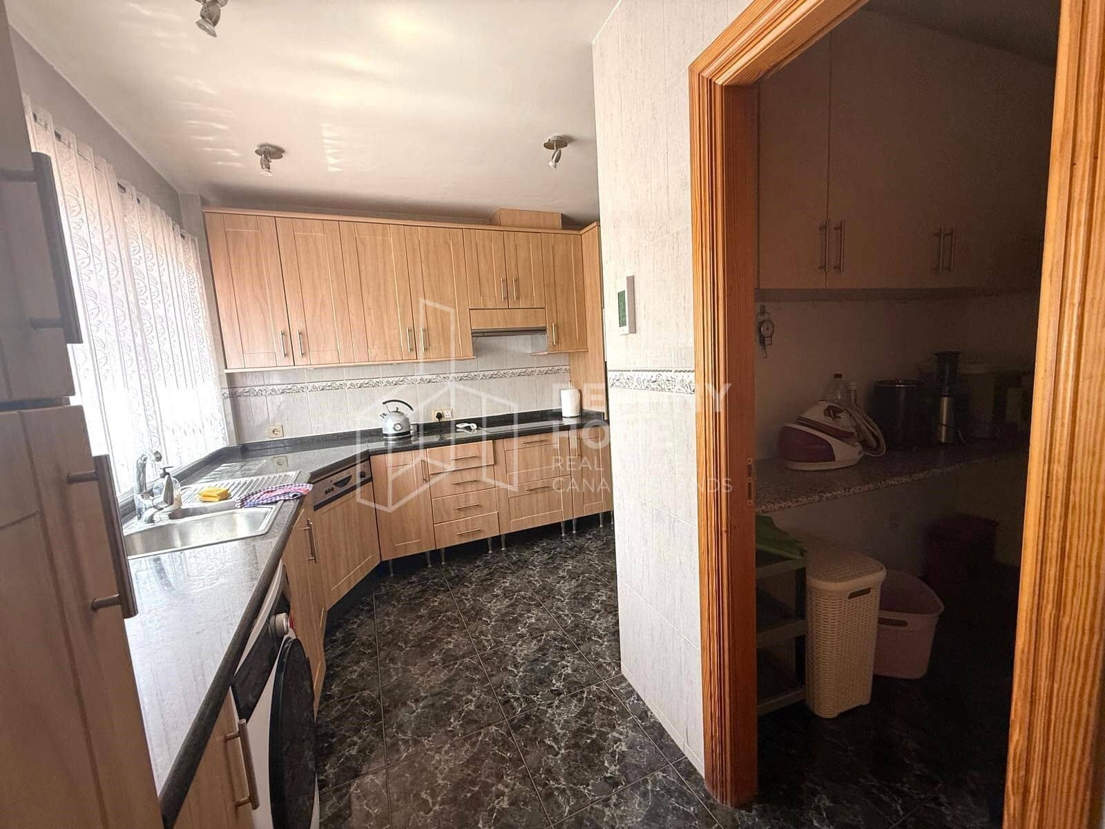 3 soveværelse Villa til salg i La Oliva med swimmingpool garage - € 440.000 (Ref: 9162071)