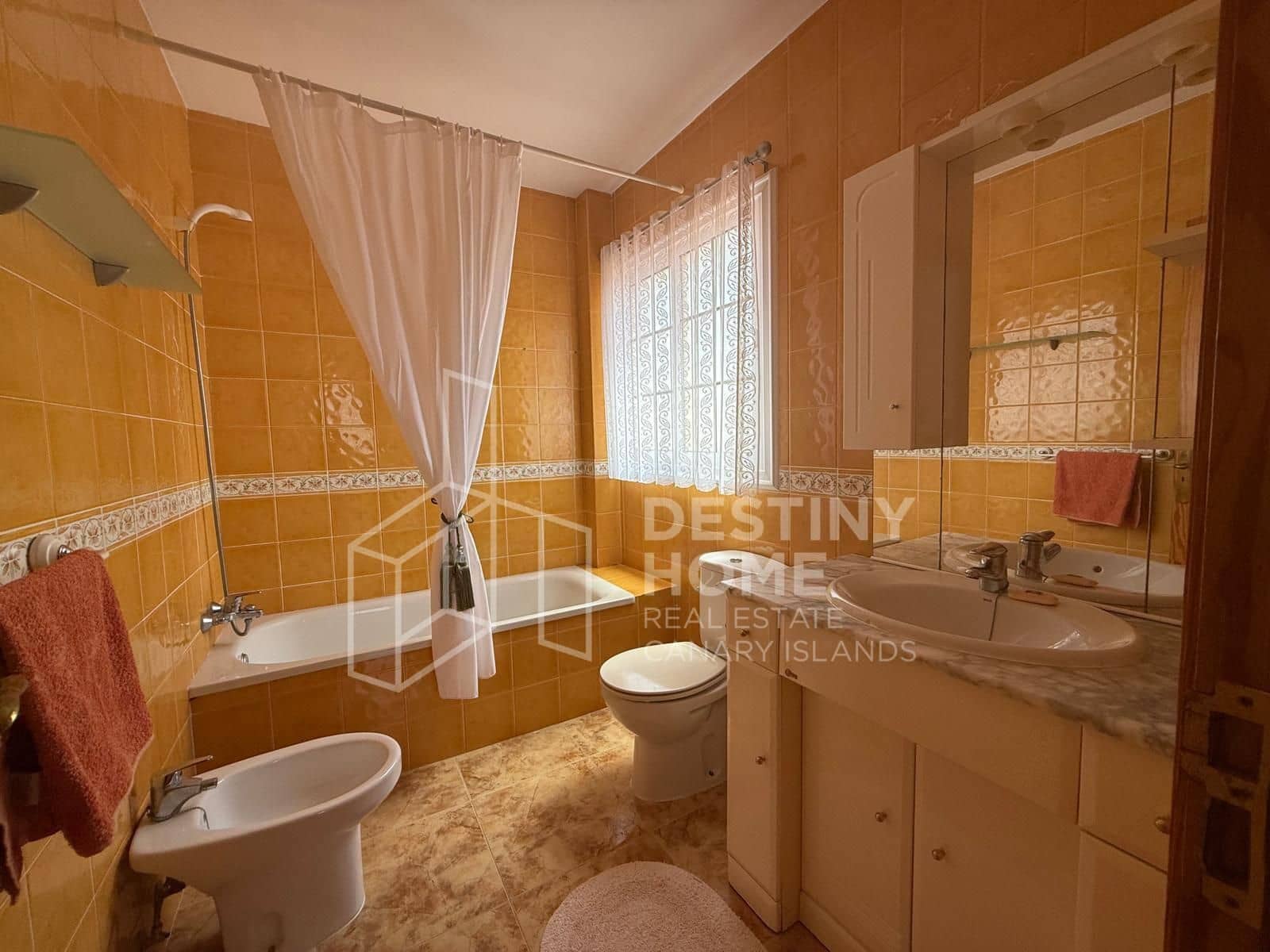 3 soveværelse Villa til salg i La Oliva med swimmingpool garage - € 440.000 (Ref: 9162071)