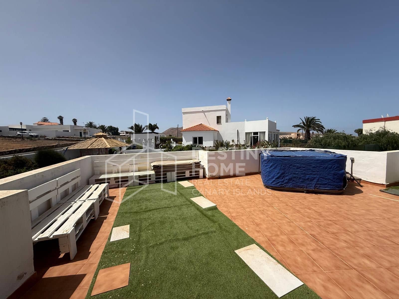 3 soveværelse Villa til salg i La Oliva med swimmingpool garage - € 440.000 (Ref: 9162071)