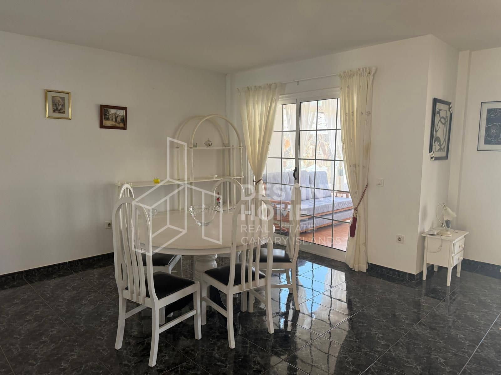 3 soveværelse Villa til salg i La Oliva med swimmingpool garage - € 440.000 (Ref: 9162071)