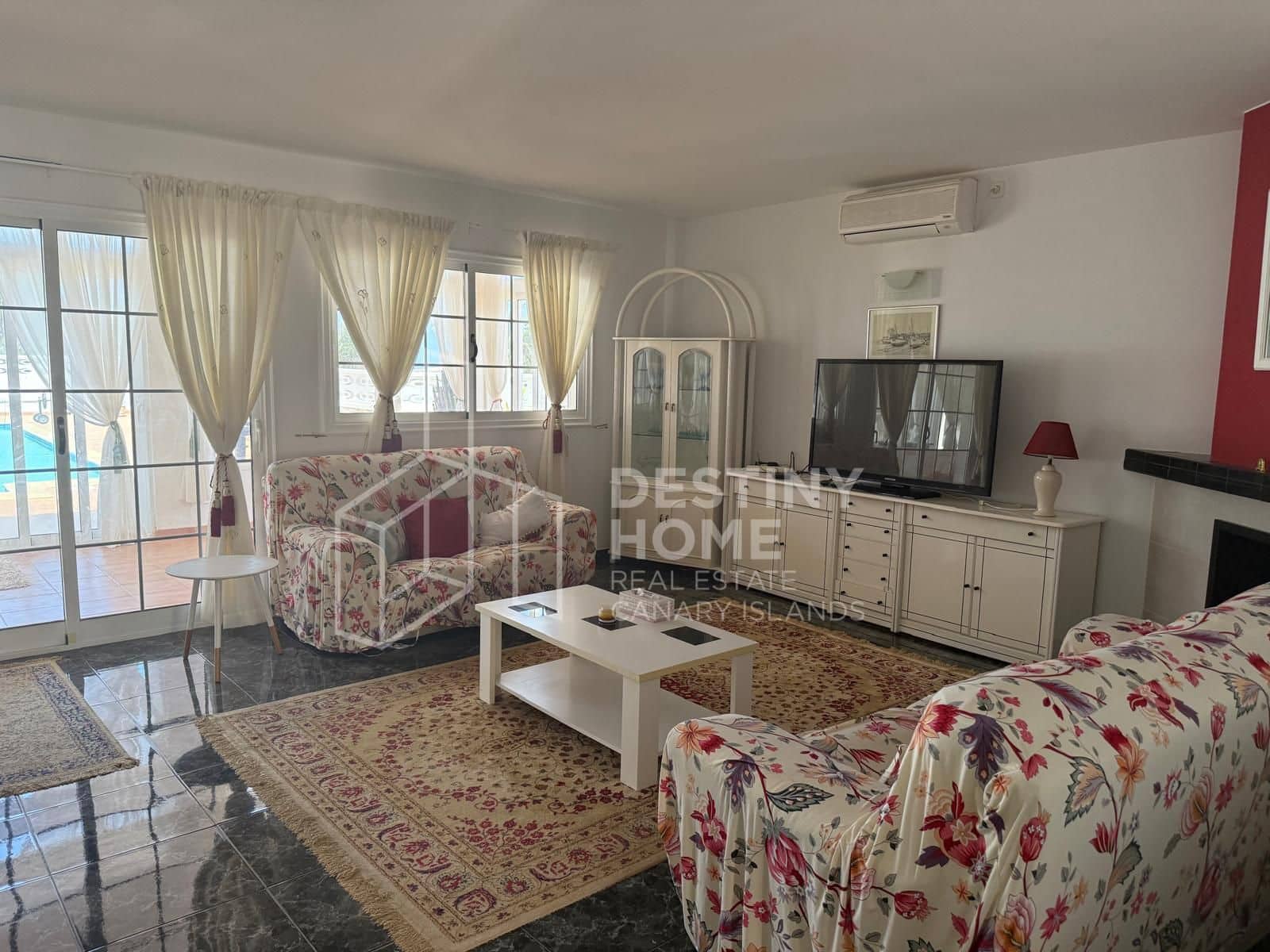 3 soveværelse Villa til salg i La Oliva med swimmingpool garage - € 440.000 (Ref: 9162071)