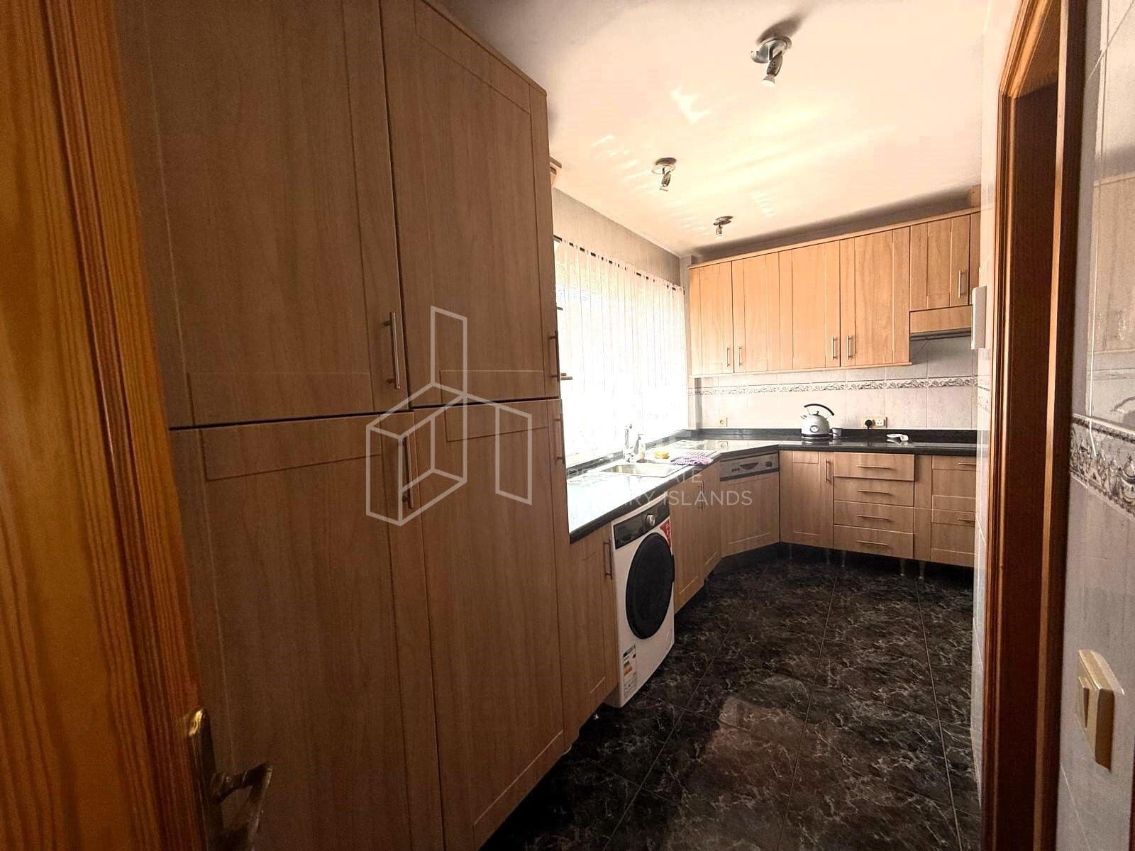 3 soveværelse Villa til salg i La Oliva med swimmingpool garage - € 440.000 (Ref: 9162071)