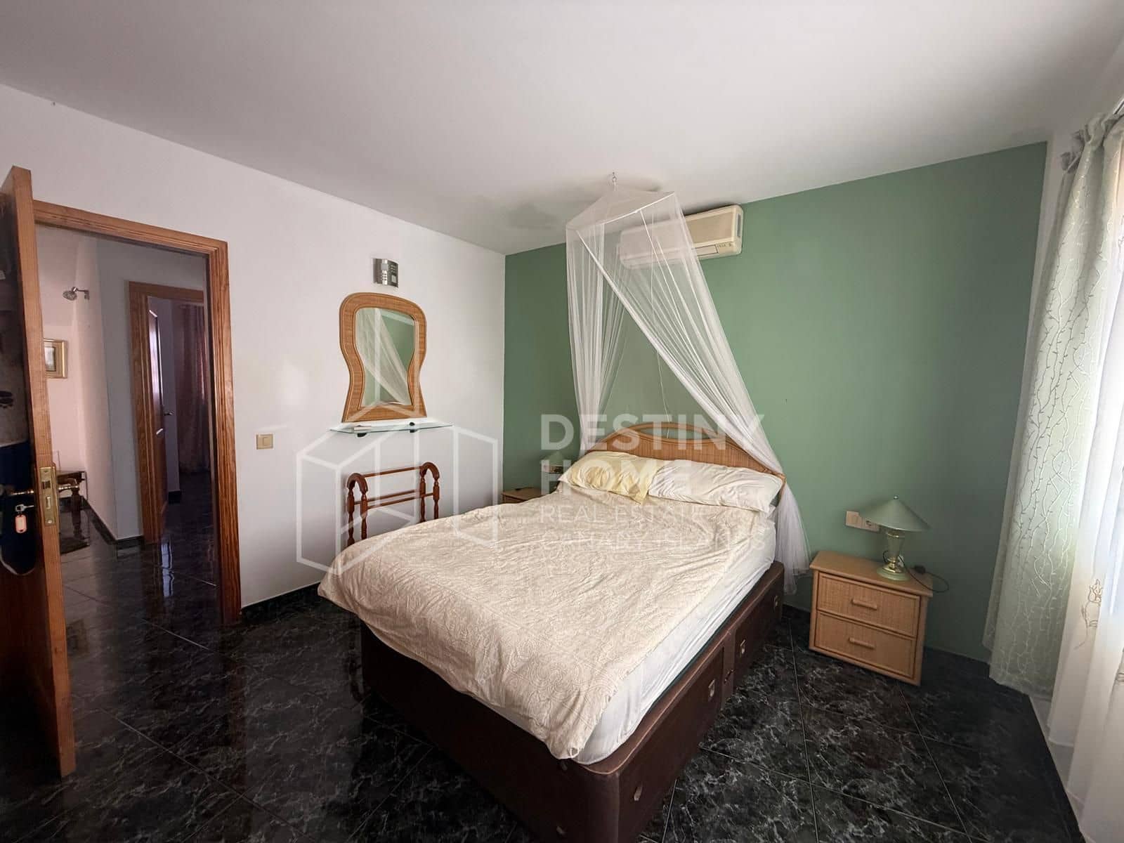 3 soveværelse Villa til salg i La Oliva med swimmingpool garage - € 440.000 (Ref: 9162071)