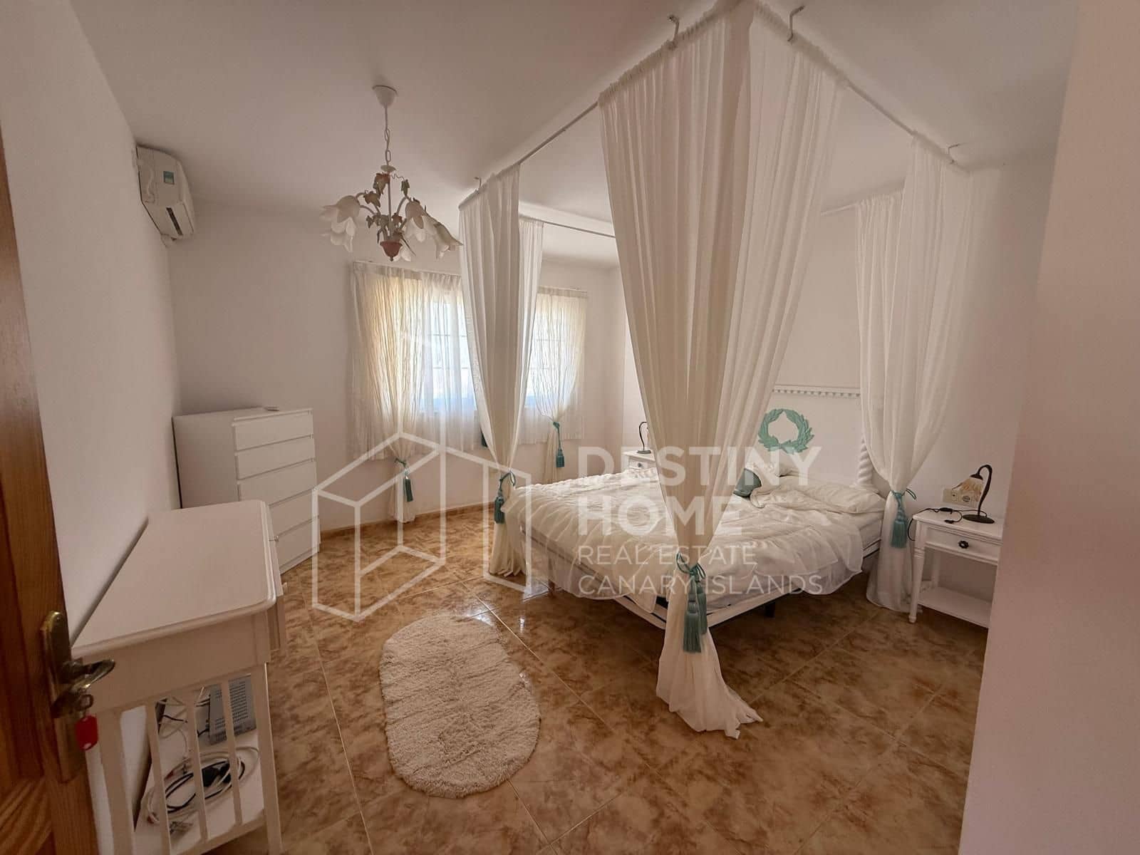 3 soveværelse Villa til salg i La Oliva med swimmingpool garage - € 440.000 (Ref: 9162071)