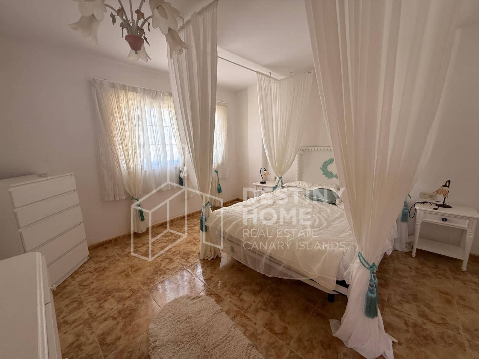 3 soveværelse Villa til salg i La Oliva med swimmingpool garage - € 440.000 (Ref: 9162071)