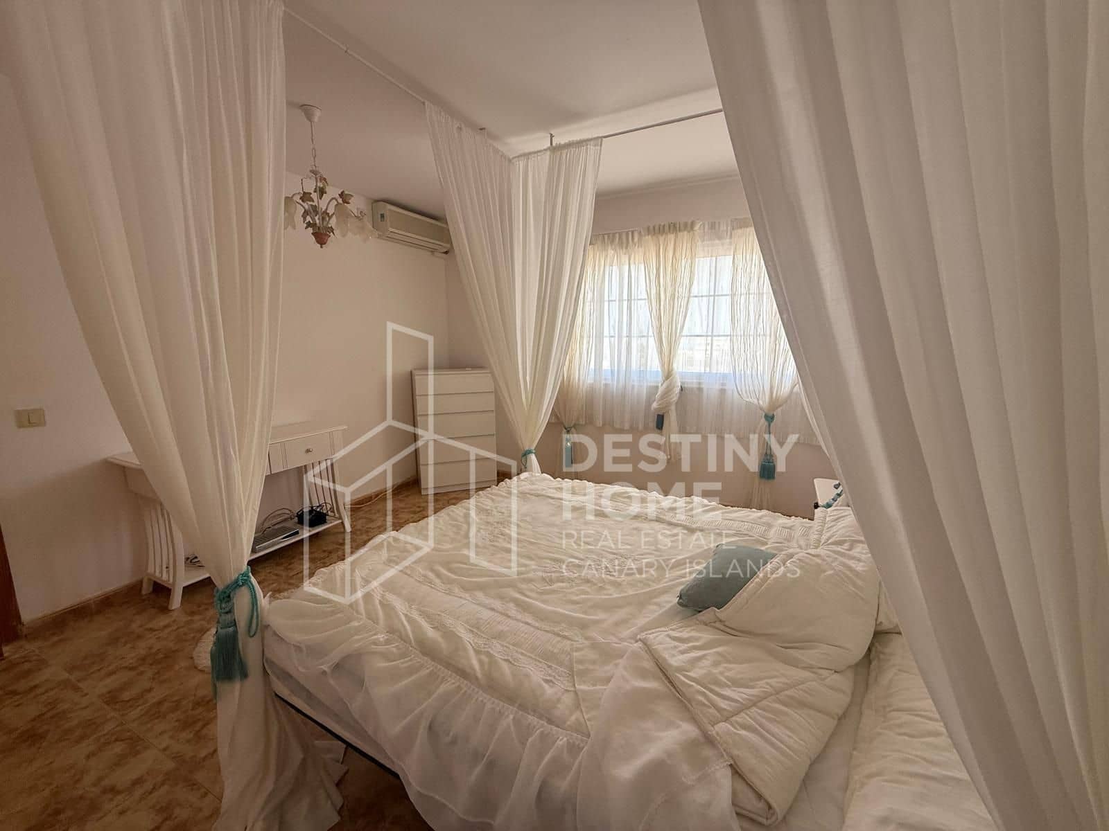 3 soveværelse Villa til salg i La Oliva med swimmingpool garage - € 440.000 (Ref: 9162071)