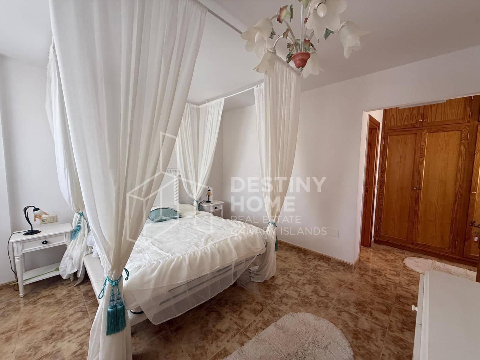 3 soveværelse Villa til salg i La Oliva med swimmingpool garage - € 440.000 (Ref: 9162071)