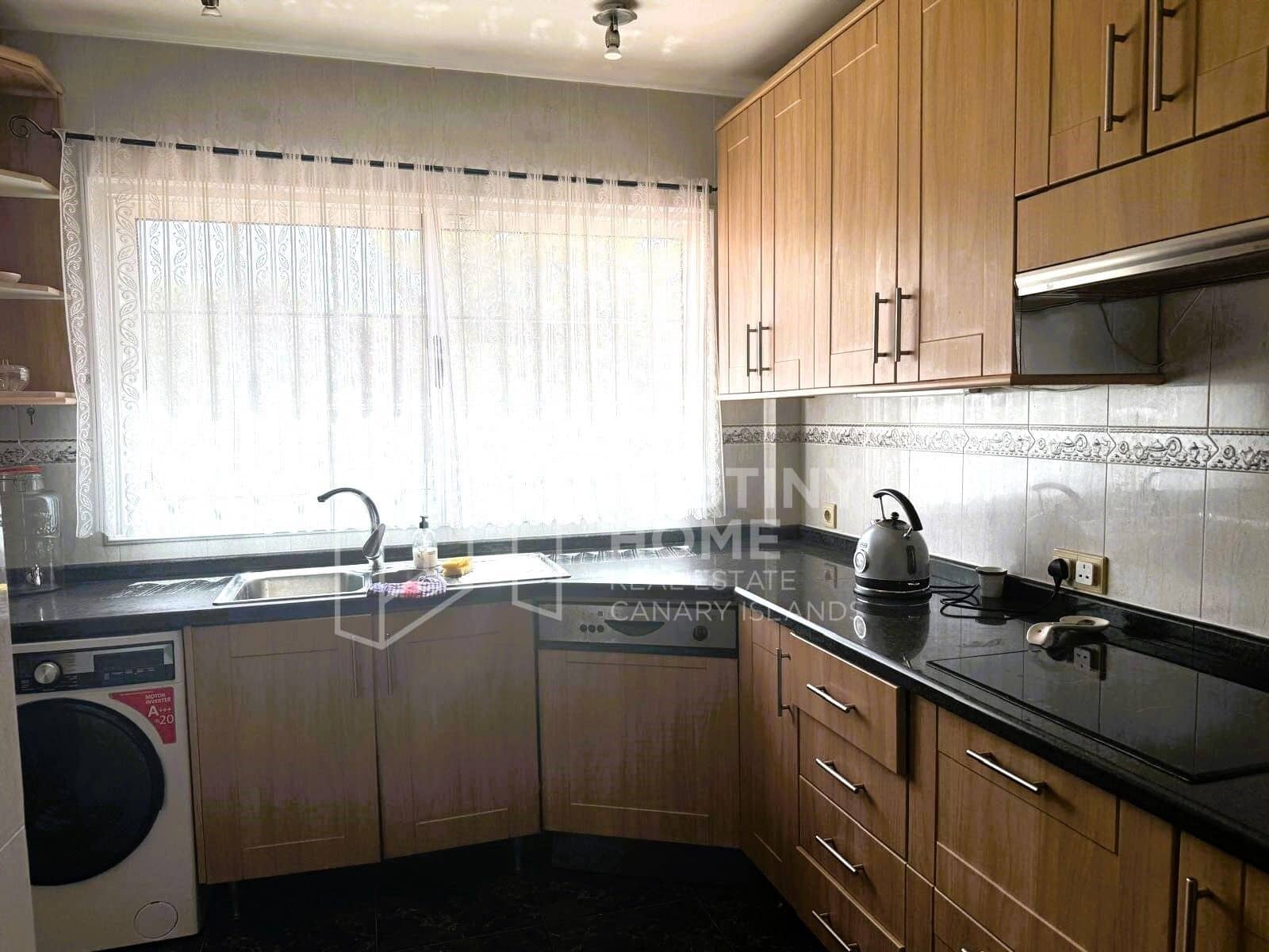 3 soveværelse Villa til salg i La Oliva med swimmingpool garage - € 440.000 (Ref: 9162071)