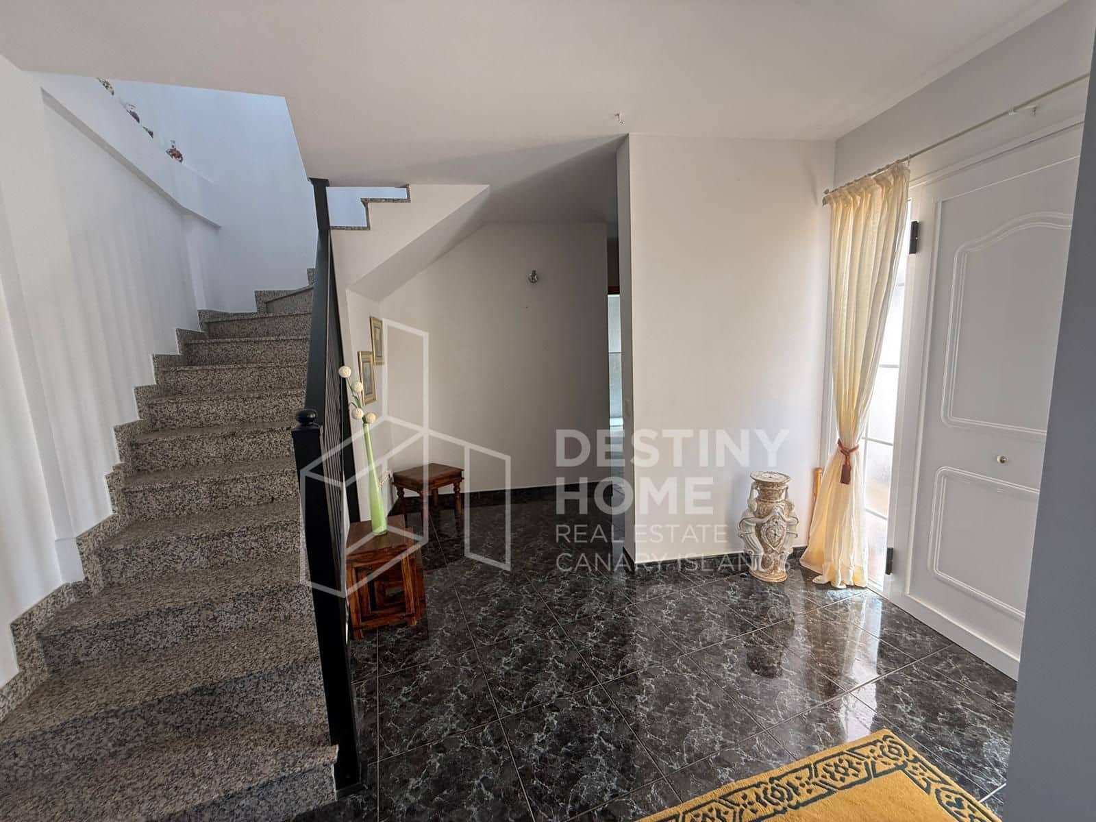 3 soveværelse Villa til salg i La Oliva med swimmingpool garage - € 440.000 (Ref: 9162071)