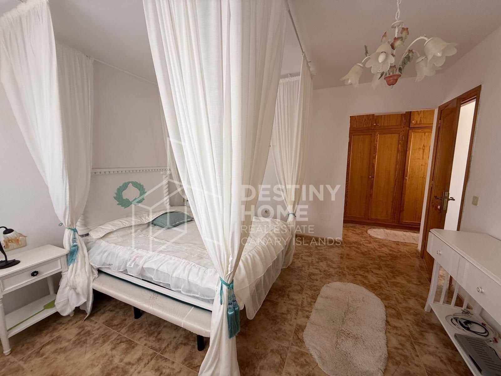 3 soveværelse Villa til salg i La Oliva med swimmingpool garage - € 440.000 (Ref: 9162071)