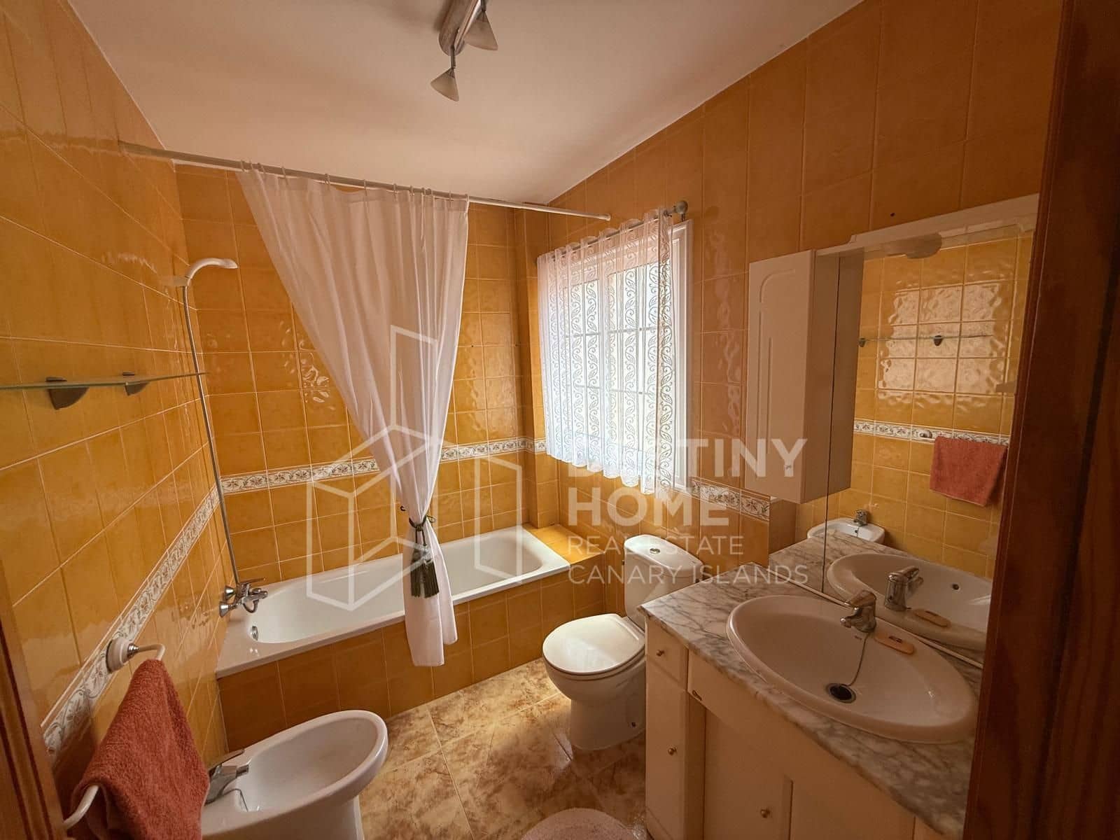 3 soveværelse Villa til salg i La Oliva med swimmingpool garage - € 440.000 (Ref: 9162071)