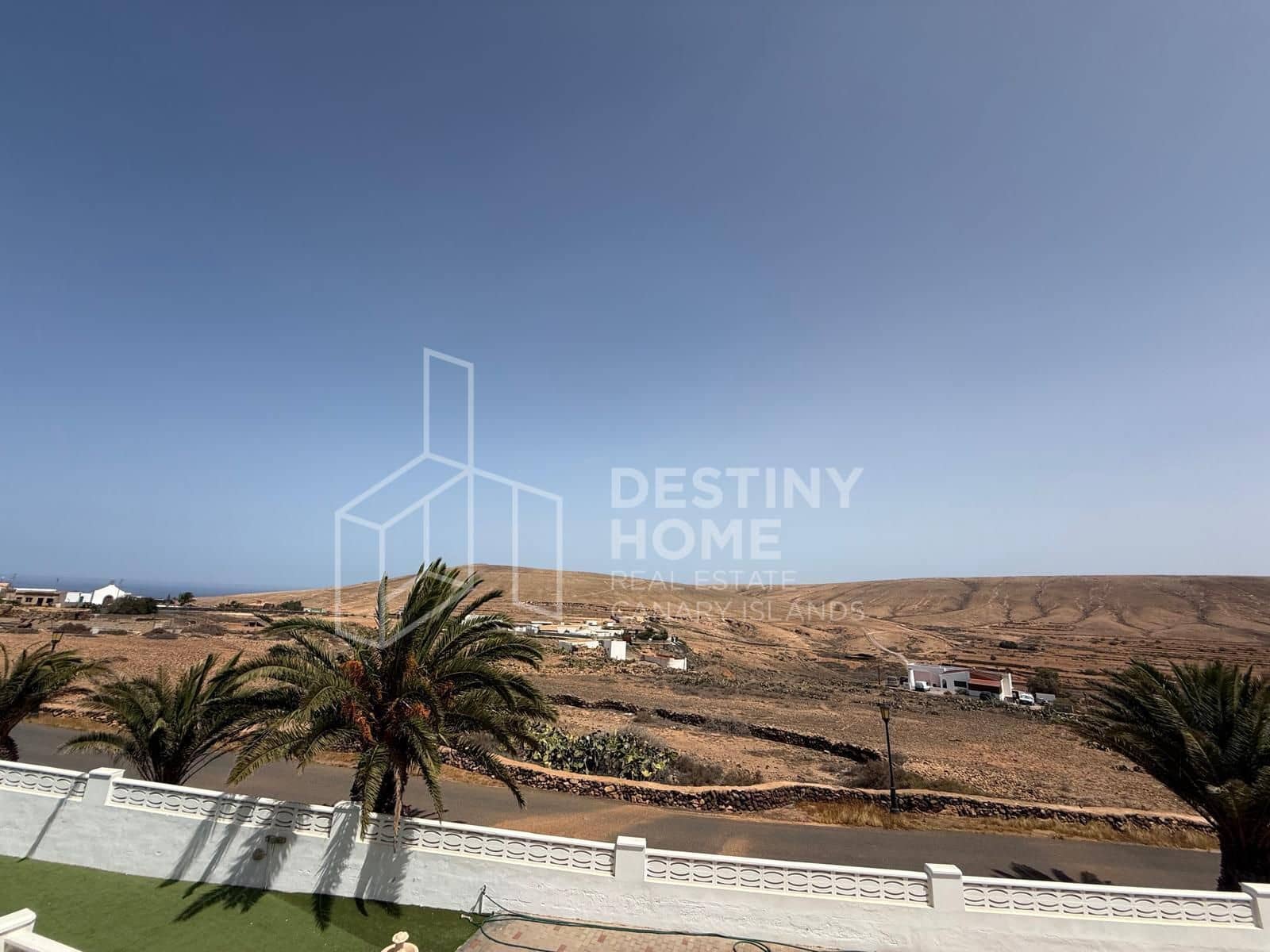 3 soveværelse Villa til salg i La Oliva med swimmingpool garage - € 440.000 (Ref: 9162071)