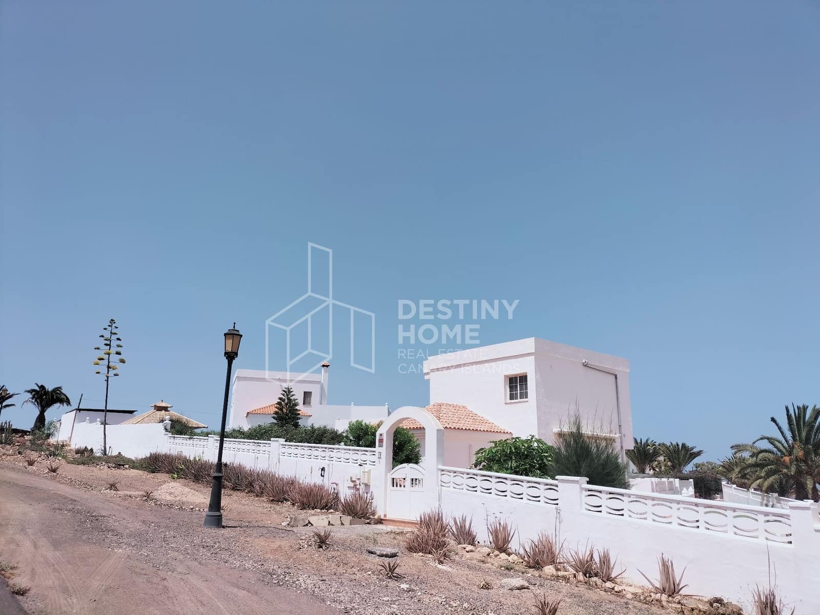 3 soveværelse Villa til salg i La Oliva med swimmingpool garage - € 440.000 (Ref: 9162071)