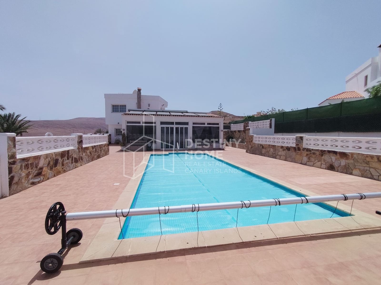 3 soveværelse Villa til salg i La Oliva med swimmingpool garage - € 440.000 (Ref: 9162071)