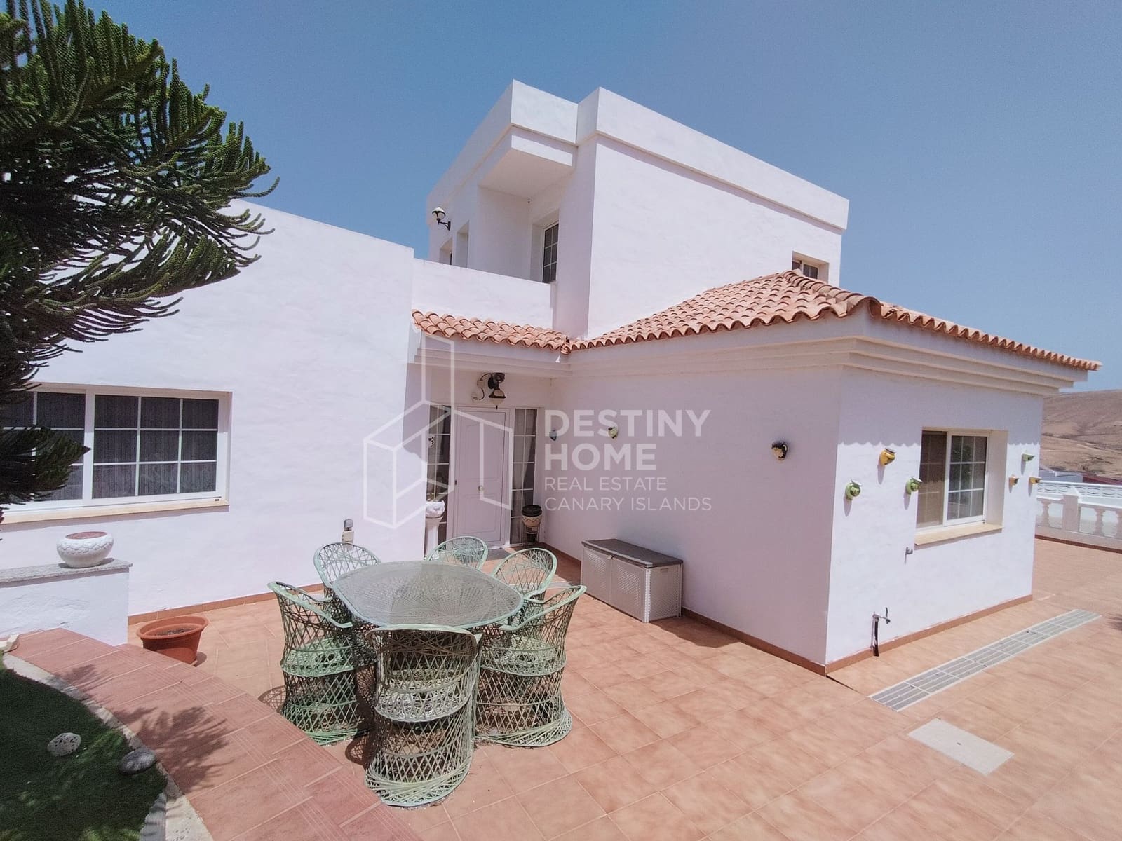 3 soveværelse Villa til salg i La Oliva med swimmingpool garage - € 440.000 (Ref: 9162071)