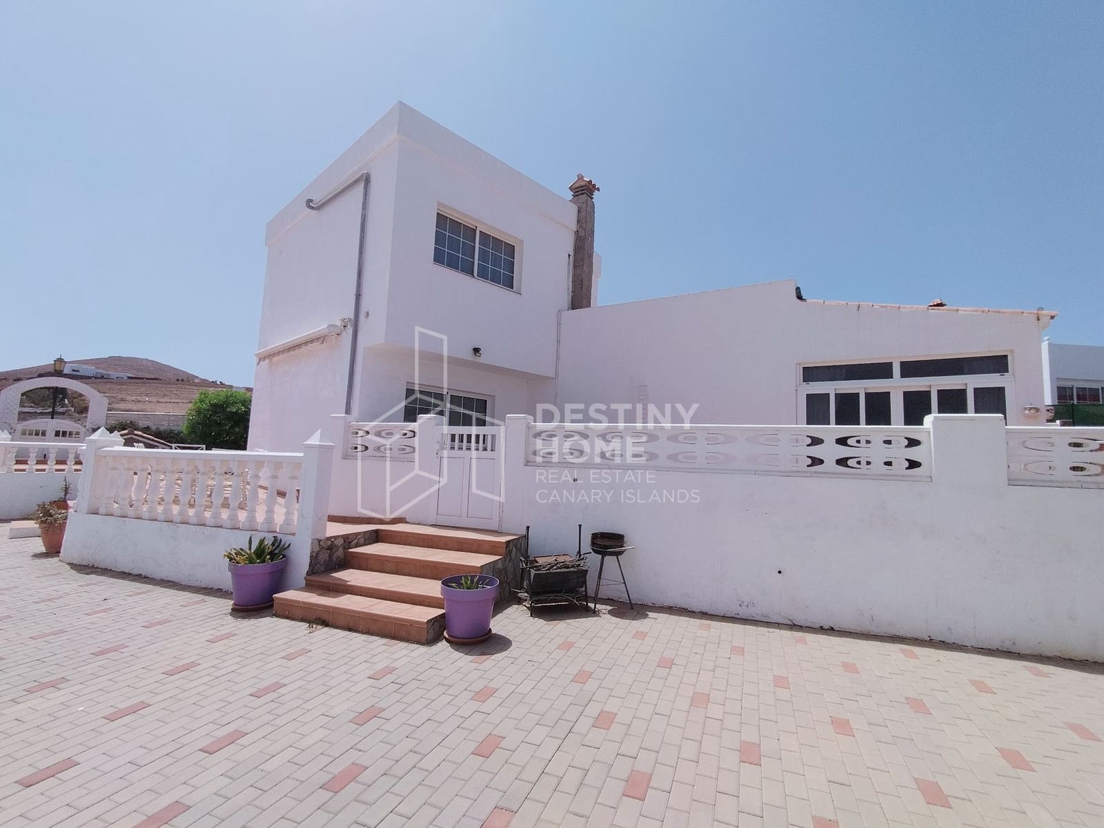 3 soveværelse Villa til salg i La Oliva med swimmingpool garage - € 440.000 (Ref: 9162071)