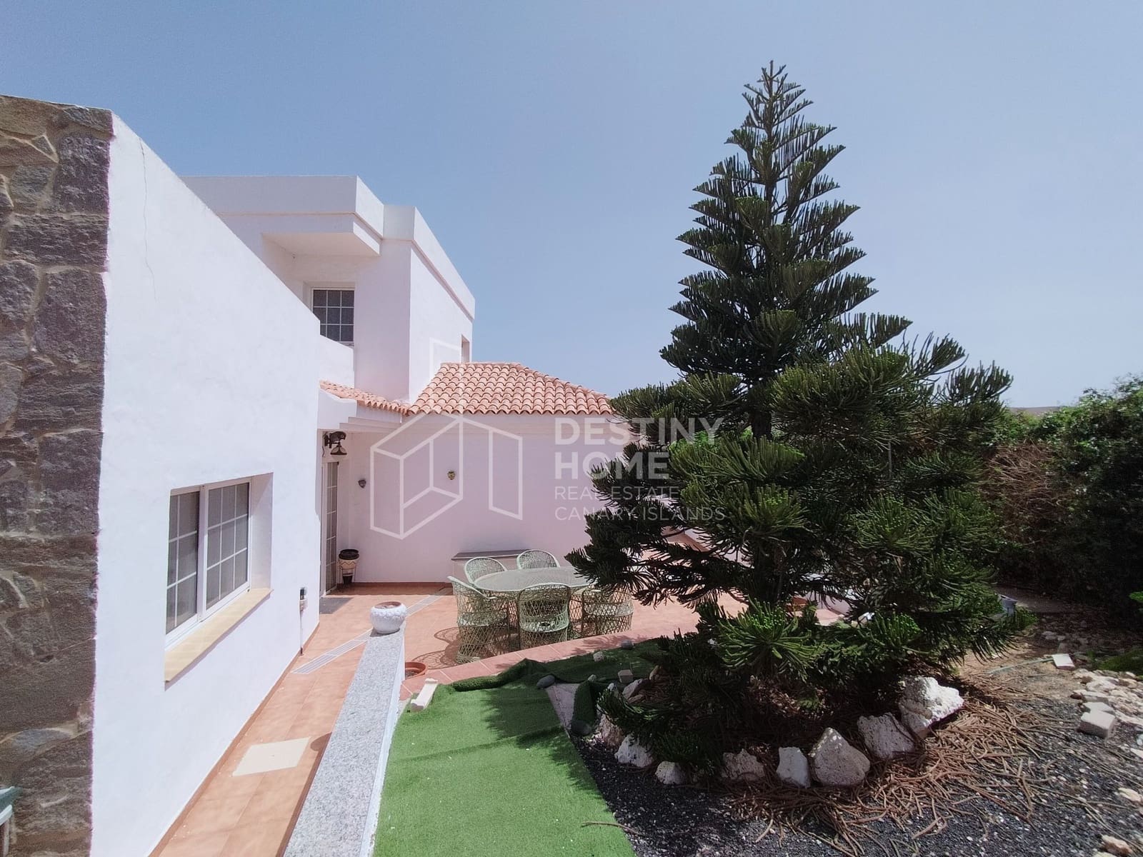 3 soveværelse Villa til salg i La Oliva med swimmingpool garage - € 440.000 (Ref: 9162071)