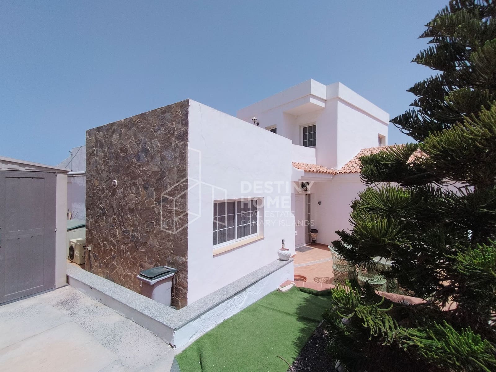 3 soveværelse Villa til salg i La Oliva med swimmingpool garage - € 440.000 (Ref: 9162071)