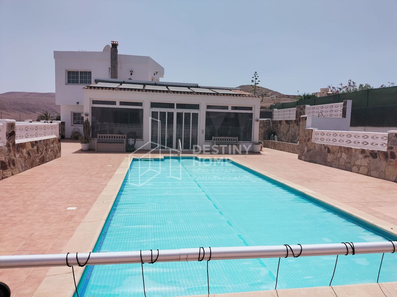 3 soveværelse Villa til salg i La Oliva med swimmingpool garage - € 440.000 (Ref: 9162071)