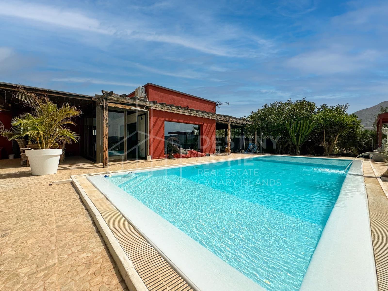 5 soverom Villa til salgs i Tarajalejo med svømmebasseng garasje - € 969 000 (Ref: 9190880)