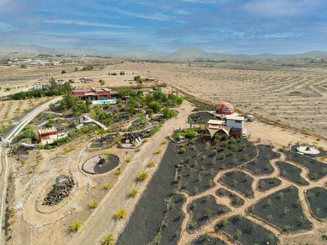 5 bedroom Villa for sale in Tarajalejo, Tuineje with pool garage - € 969,000 (Ref: 9190880)